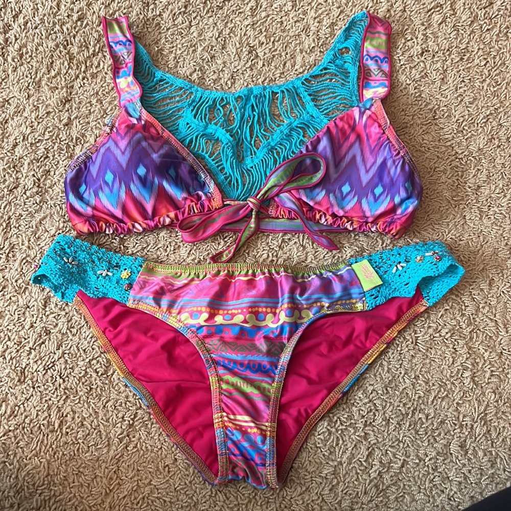Mar de rosas bathing suit